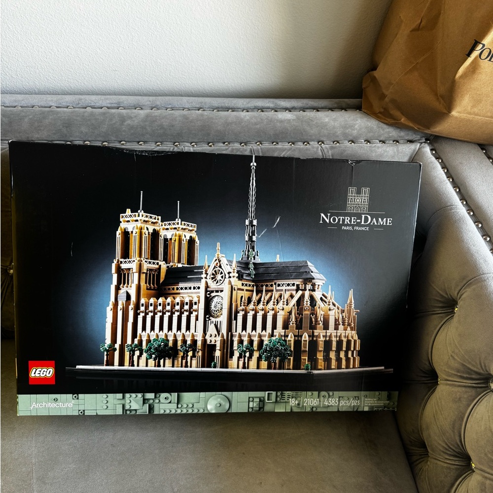 BRAND NEW NEVER OPEN LEGO NOTRE DAME!